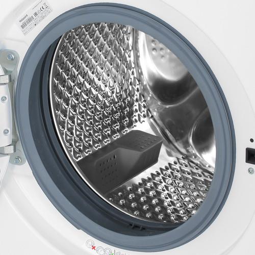 Встраиваемая стиральная машина Hotpoint BI WMHD 7282 V